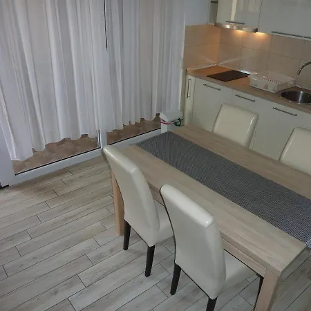 Guest house With Parking Lulic *