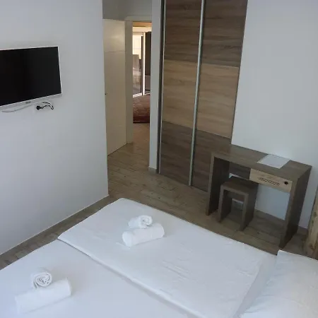 Guest house With Parking Lulic