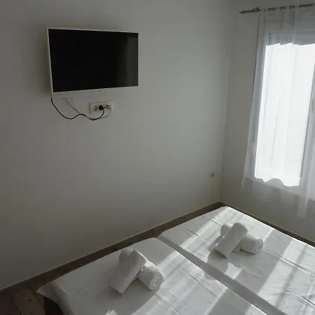 Guest house With Parking Lulic