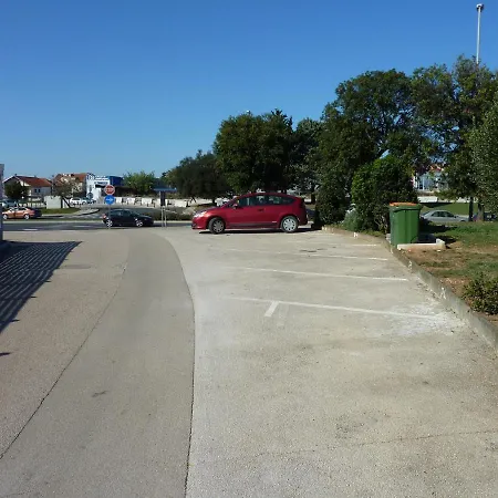 Guest house With Parking Lulic